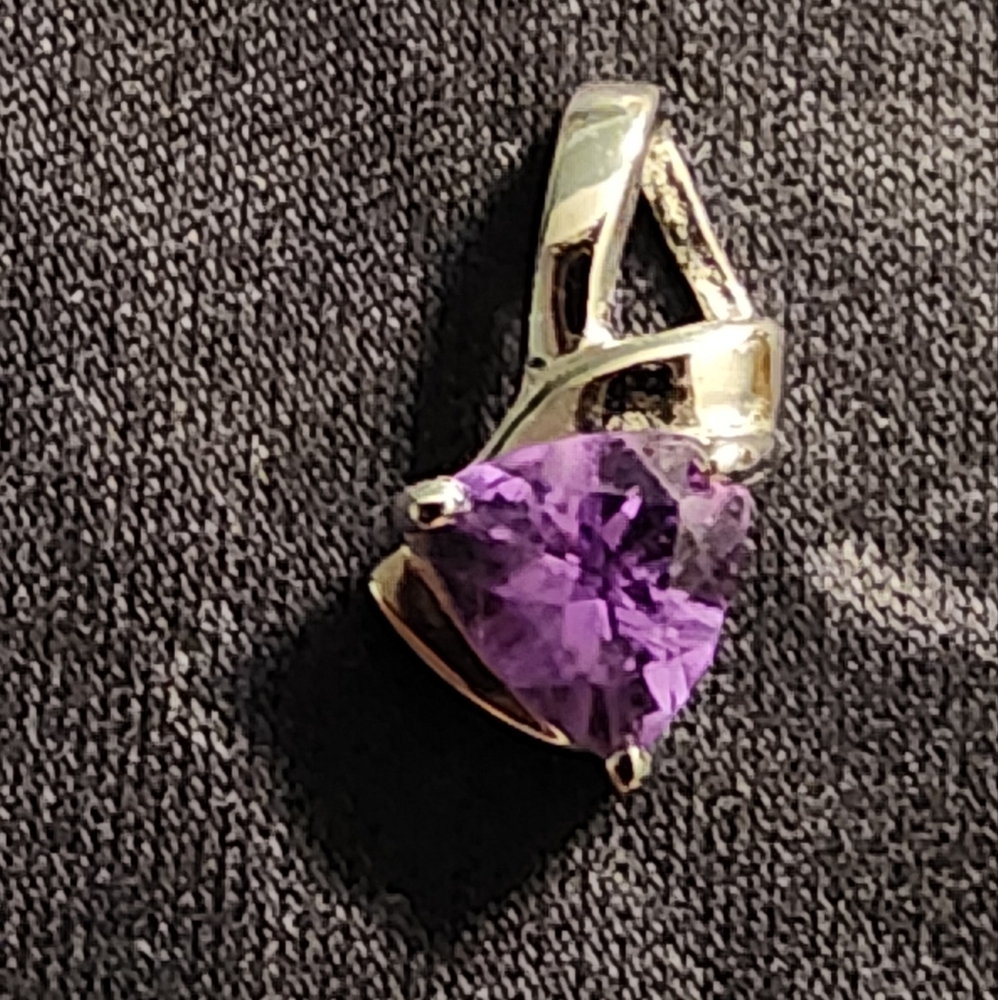 S925 & Purple amethyst slide pendant faceted trillion-cut gem in silver - NEW!